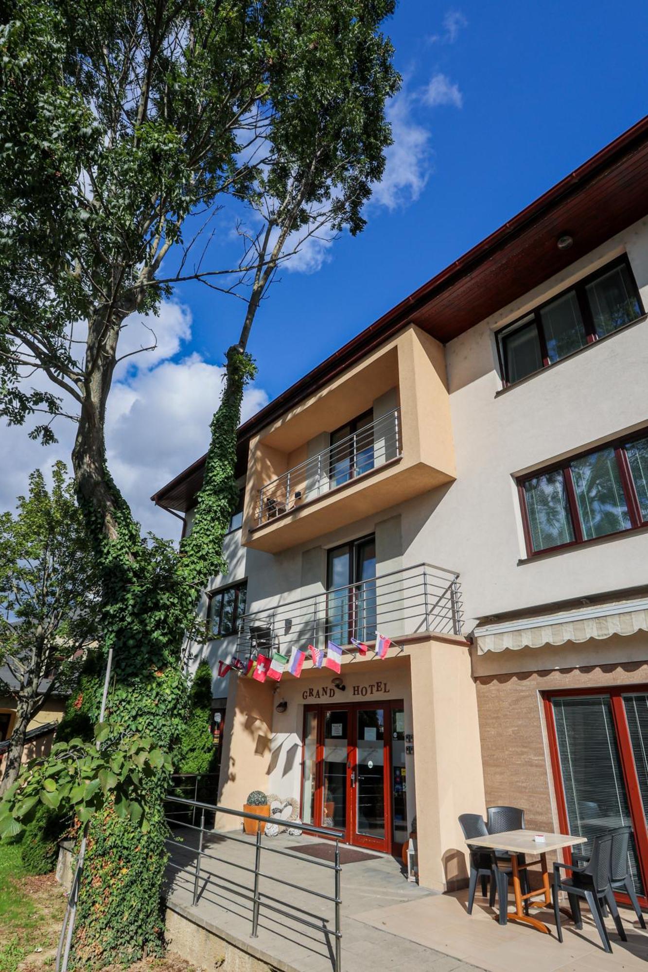 Grand Hotel Senica, Garni Dış mekan fotoğraf