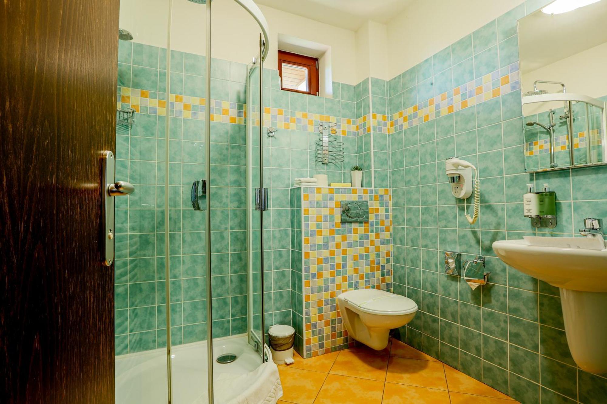 Grand Hotel Senica, Garni Dış mekan fotoğraf
